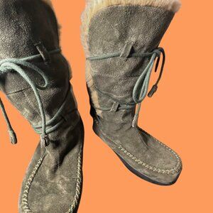 Earth Olive Green Suede Shearling Cross-Lace Boots Women’s Size 9 – Like New